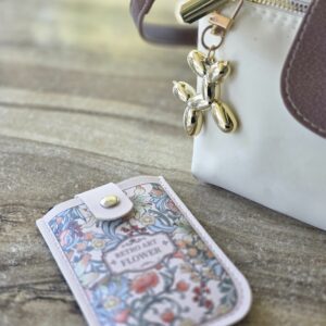 Card holder cream